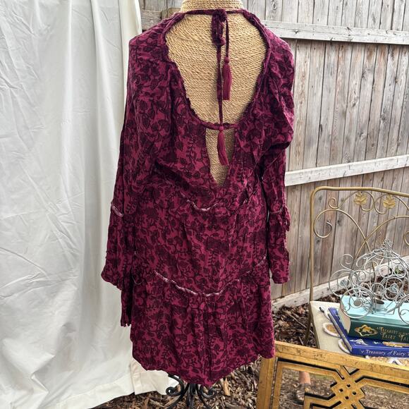 Hollister Floral Bell Sleeve Mini – Open Back Tiered Dress‎ - Picture 3 of 9